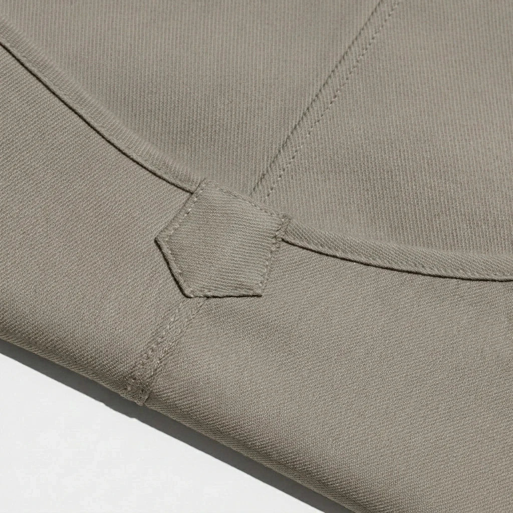 Dirty Taupe – feature 1