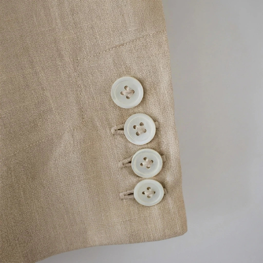 Biscotti Taupe – feature 3