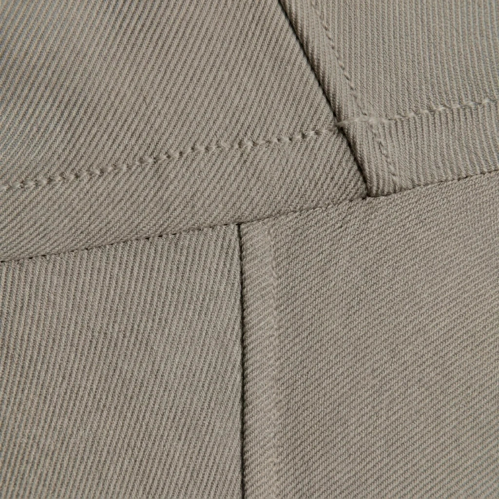 Dirty Taupe – feature 5