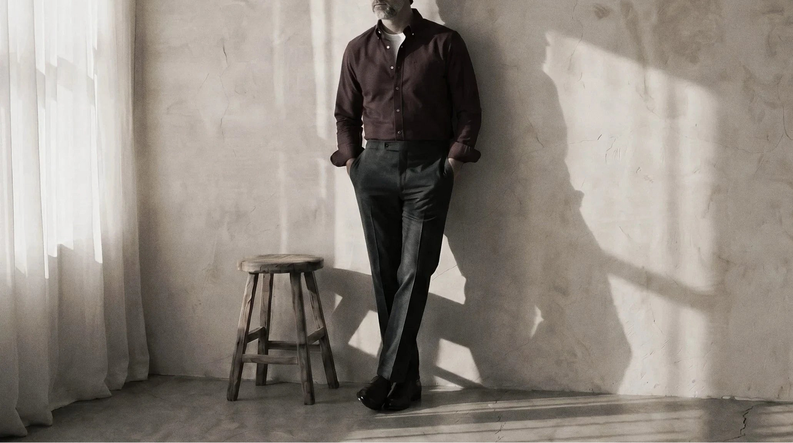 The Atticus 160 in Smoked Burgundy Oxford Cotton worn