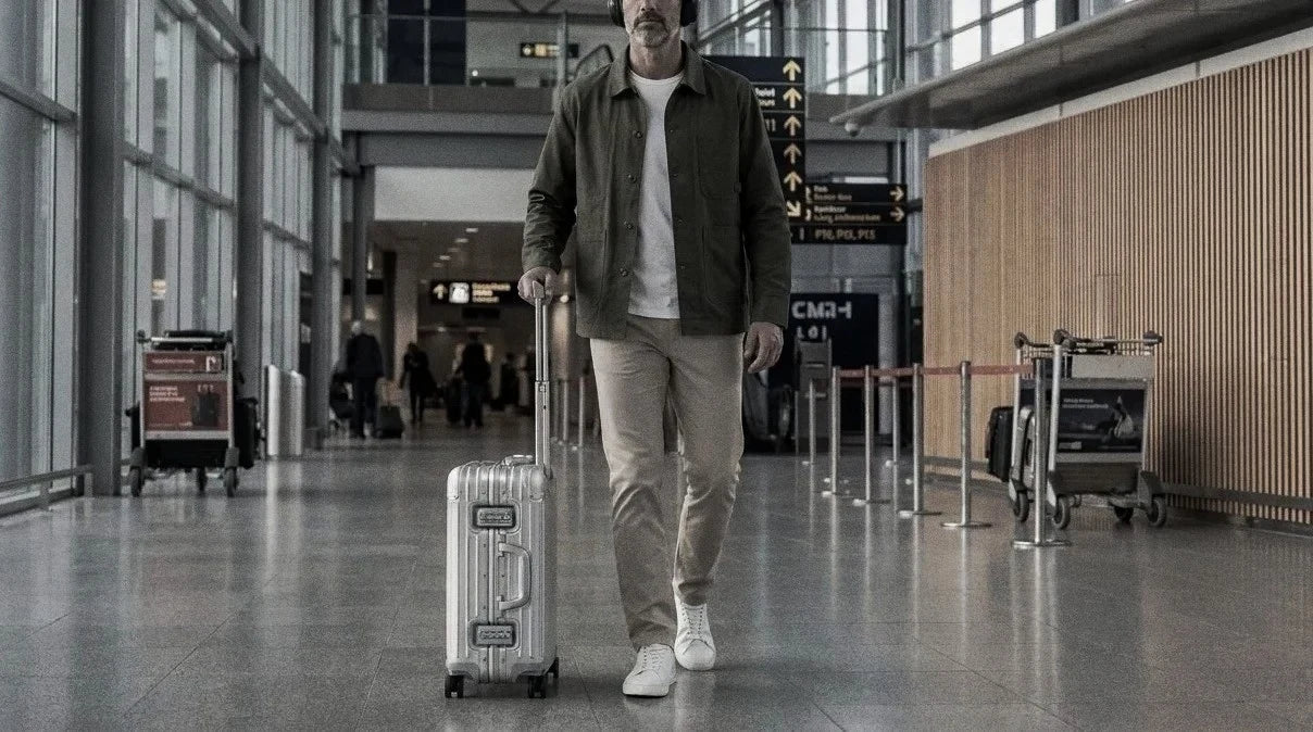 The Conrad 280 in Ashwood Twilled Cotton worn
