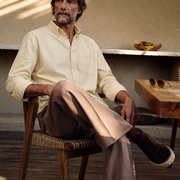 The Atticus 160 in Honeyed Oat Pinpoint Oxford Cotton — Model (1:1)